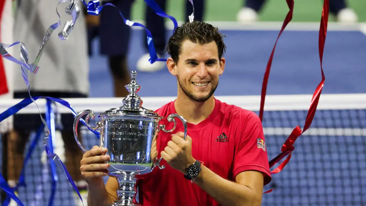dominic thiem us open-domini thiem in red t shirt with us open title