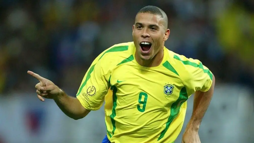 top 10 greatest strikers of all time