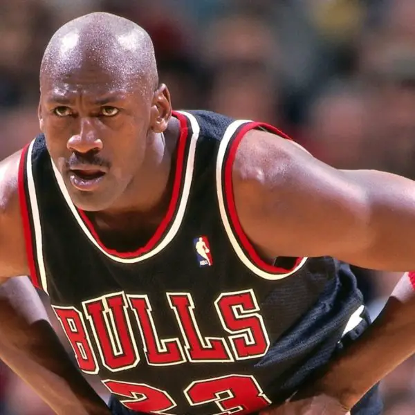 top 10 greatest basketball players of all time