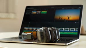 Read more about the article 10 Best Video Editing Software For Beginners 2023
