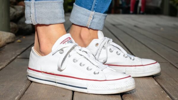 How To Clean White Converse Shoes | Sportshubnet